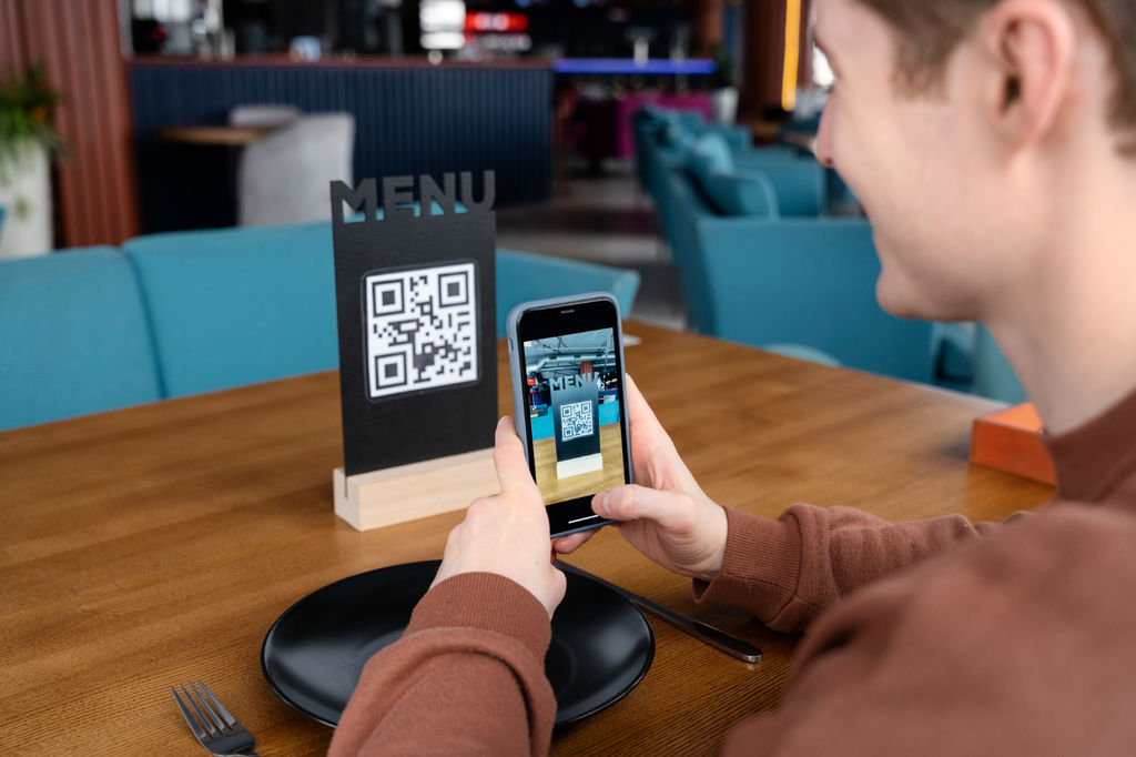 منو دیجیتال رایگان برای کسبوکار + ساخت منو با QR Code